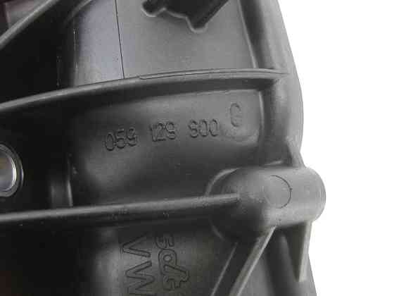 VAG  059129800G Проміжний фланець/повітропровід між правою головкою двигуна та впускним колектором Одеса