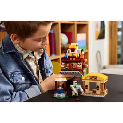 Конструктор LEGO Minecraft Напад на село з повітряною кулею Ґаст (21273) Вінниця