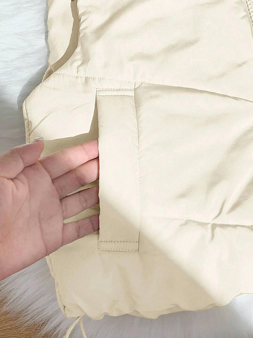 Женская жилетка укороченная с карманами на молнии плащевка эмми на синтепоне Молочный, 46/48 Одесса - изображение 3