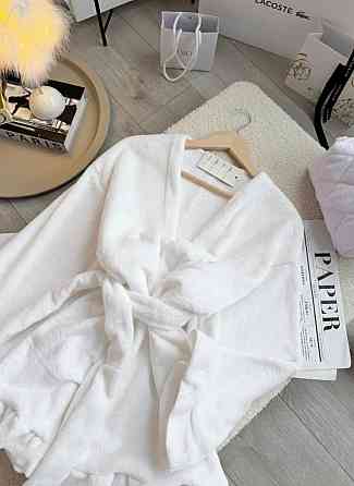 Жіночий теплий короткий халат на запах з рюшами Білий Одеса