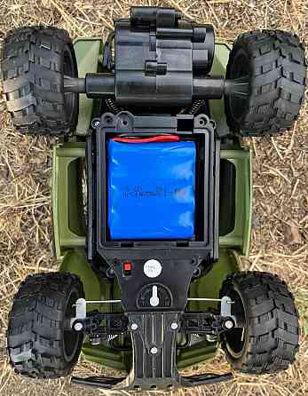 Машинка на пульту на радіокеруванні 1:18  2акумулятора в комплекті. Харків