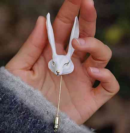 Брошка лисиця мінімалістична керамічна брошка біла лисичка шпилька прикраса Київ