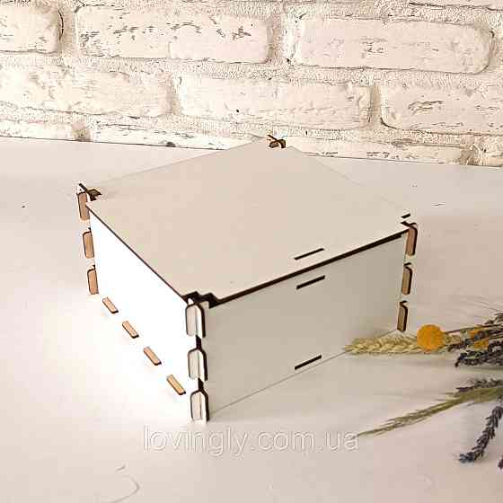 Подарунок для подруги з натуральною косметикою і свічкою в дерев'яному боксі. Ірпінь