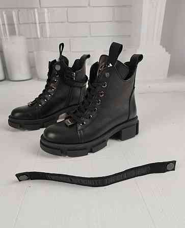 AVALON Черевики жіночі AVALON чорні натуральна шкіра висота 16 см розмір 39 (4953) Коломыя