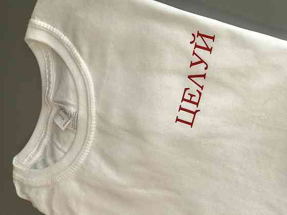 Женская футболка с надписью Целуй Черновцы