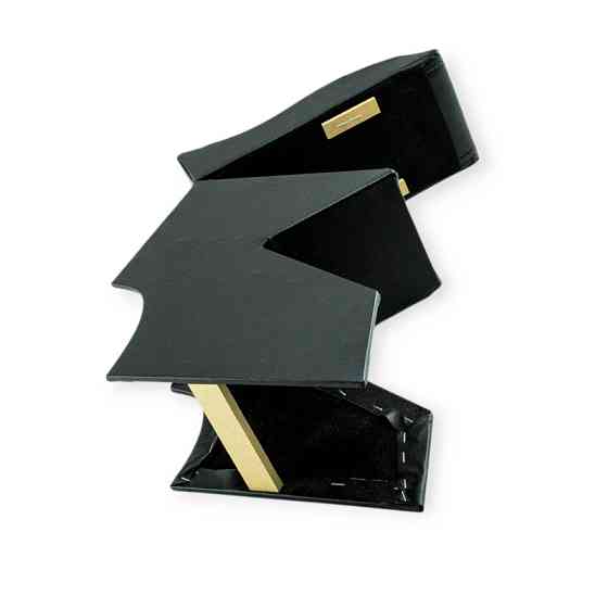 Подлокотник ваз 2110 черный с вышивкой (кожзам) new изгибом Мукачево