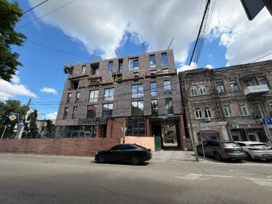 Новое здание в центре города, Староказацкая 20, на перекрестке. Уникальный проект, от именитых дизайнеров. Система отопления и кондиционирования возду Днепр