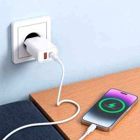 Мережевий адаптер Celebrat C-H15 Fast Charger USB-C 20W з підтримкою швидкого заряджання для смартфонів Одеса