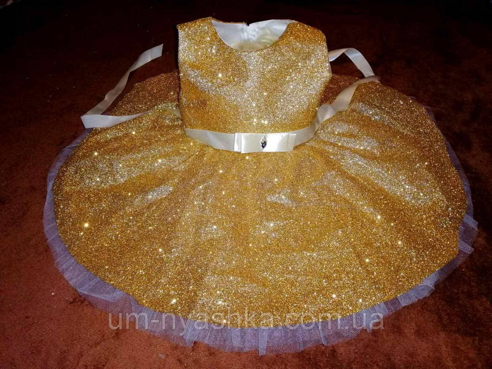 Красивое золотое платье на годик 