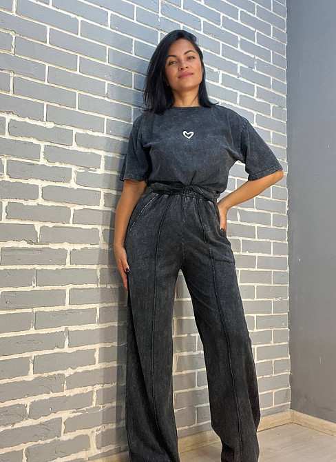 Женский костюм Coast Moda 4232 вареный тай-дай брюки палаццо с футболкой оверсайз сердце графит, графит, S Киев - изображение 9