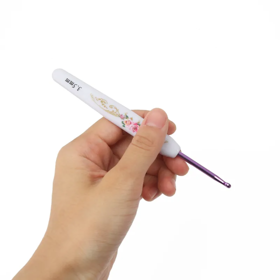 Набор крючков для вязания в косметичке, 16 штук белых крючков, размер 1.0/6.0 мм Каменец-Подольский