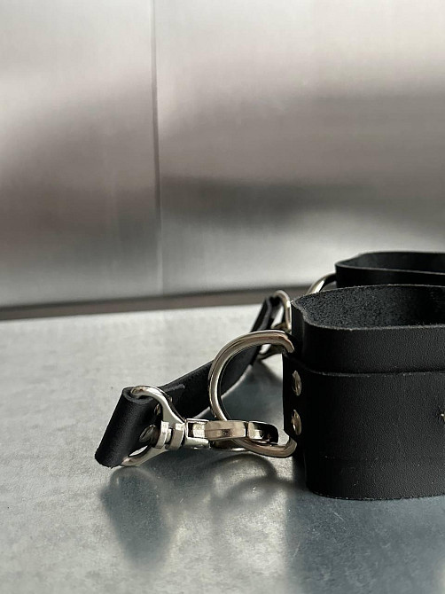 Наручники шкіряні на ремінці із Застібкою для Рольових ігор BDSM з металевою фурнітурою Одеса - фото 8