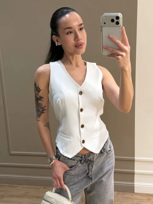 Жіноча жилетка — базовий елемент гардероба, який легко комбінується Одеса - фото 12