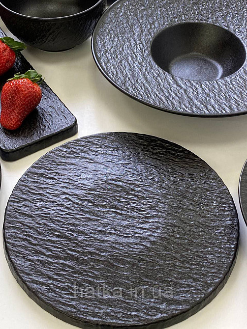 Тарілка камінь "Чорний обеліск" 24*1,5 см кругла кераміка для дому та ресторанів Київ - фото 1