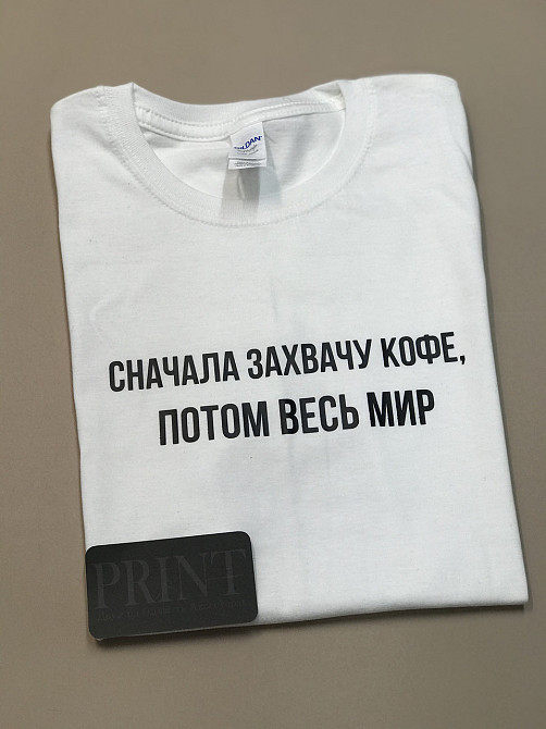 Женская футболка белого цвета 