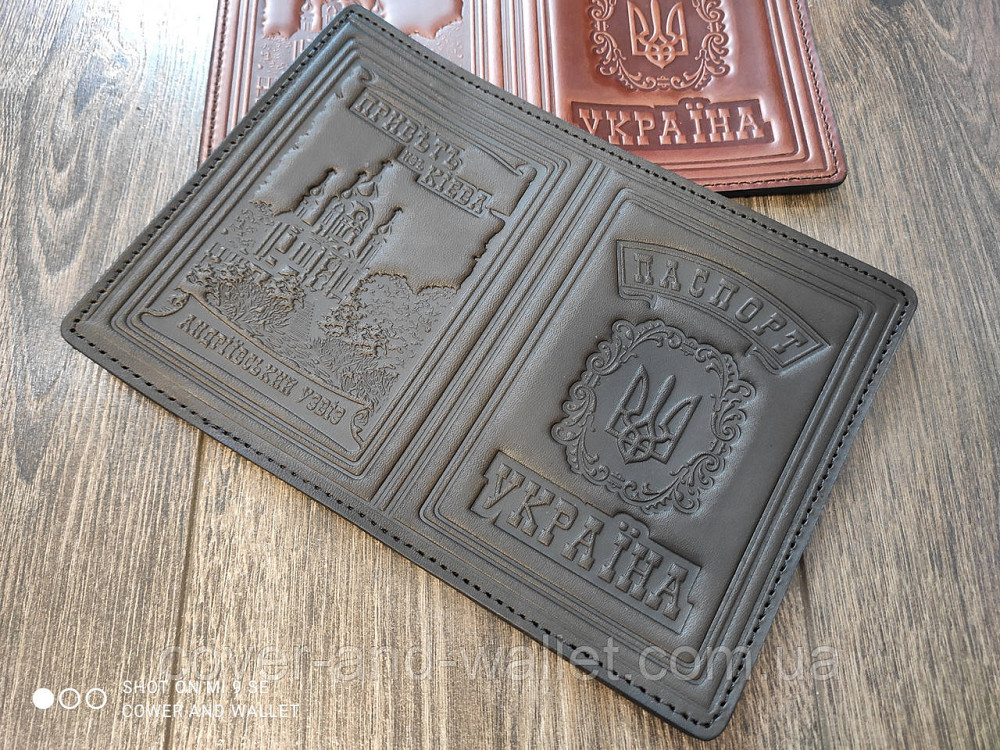 Кожаная обложка на паспорт с большим гербом Украины Киев - изображение 3