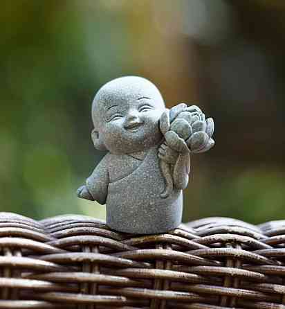 Статуетка маленький монах з лотосом, декоративна фігурка дзен, буддійський декор для дому Київ