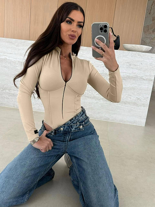 Женский стильный базовый боди из нежного микродайвинга. Беж Одесса - изображение 7