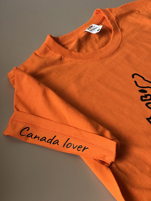 Женская\Мужская футболка 100% хлопок  с картой Канады (можно любой страны ) и надписью на рукаве Черновцы - изображение 2