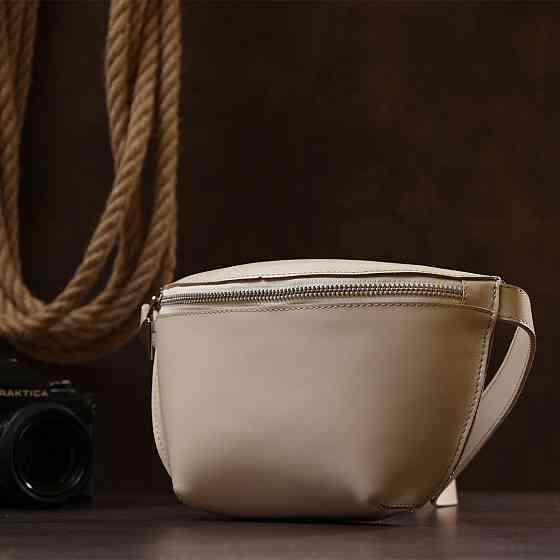 Стильная женская бананка из натуральной кожи Shvigel 16391 Бежевый Киев