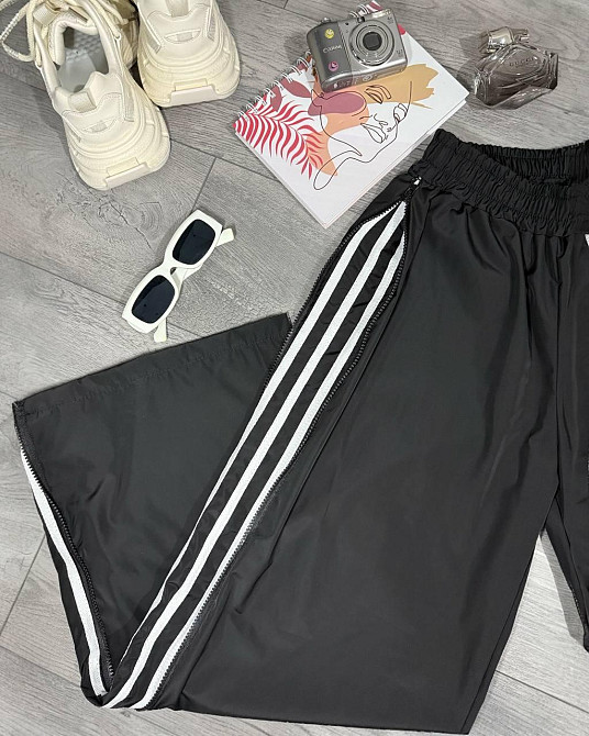 Жіночі стильні плащові штани з лампасами та блискавкою плащівка канада Одеса - фото 6