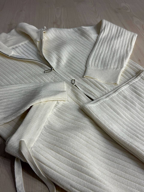 Костюм жіночий Joy One 376 вʼязаний в рубчик з кофтою на блискавці та брюками палаццо, молочний, one size Київ - фото 2