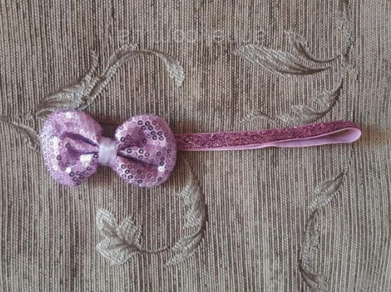 Дитяча бузкова пов'язка з паєтками - бант 9*5 см, окружність 38-50см Київ - фото 1