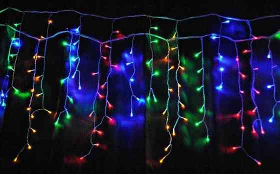 Гирлянда уличная Бахрома 5 м 120 Led (на белом проводе, с переходником) Цветная Винница