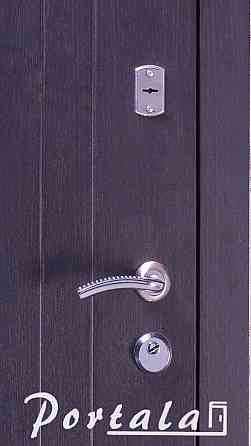 Двери уличные, серия Элегант, модель Нью-Йорк, двухцветная, гнутый профиль, 2 контура уплотнения, 2 замка Киев