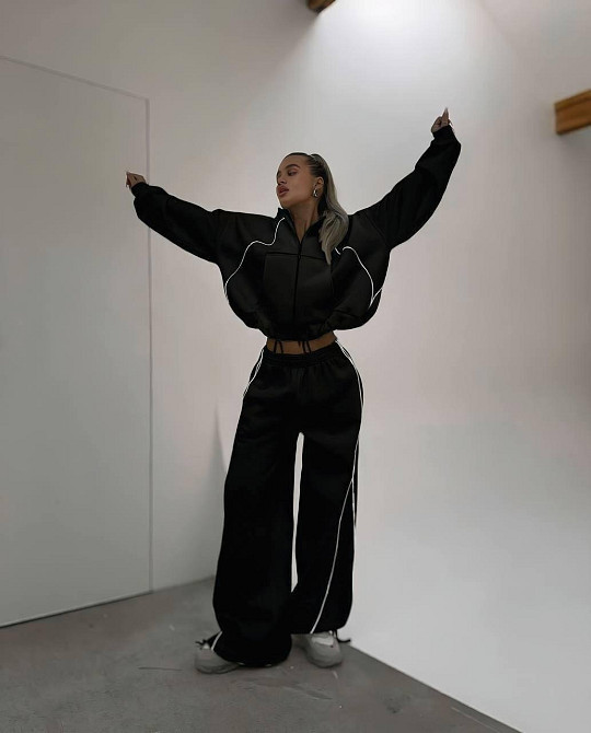 Женский теплый костюм двойка свободного кроя турецкая трехнить пенье с начесом Чорний, 44 Одесса - изображение 1