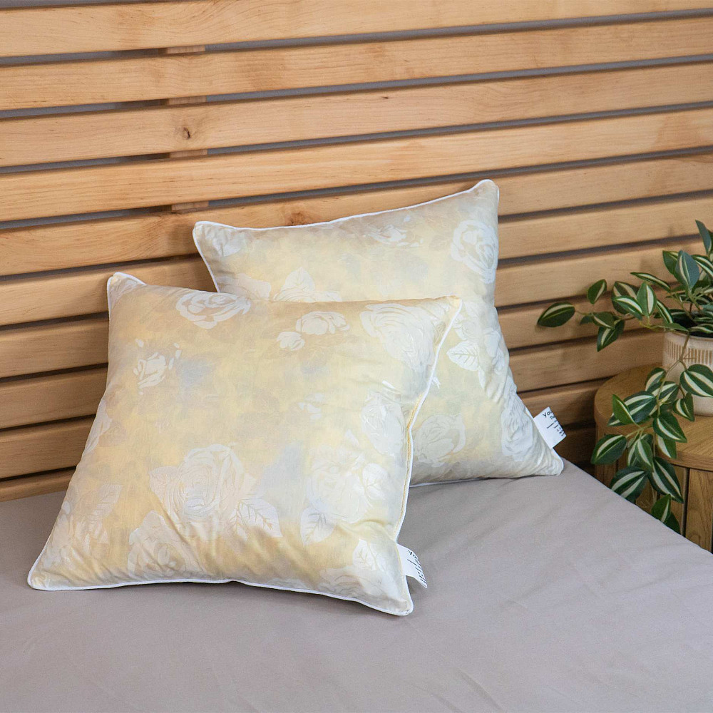 Подушка из искусственного лебяжьего пуха YouStar - упругая 40x40 см (Бежевый) Сумы - изображение 4