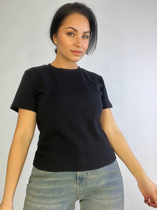 Футболка жіноча A-N 25197 вишивка літера F однотонна базова середня довжина one size, чорний, one size Київ - фото 1