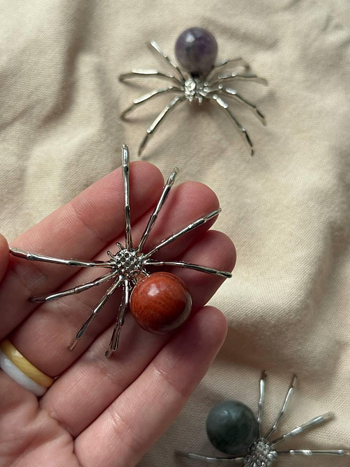 Фігурка павука з червоною яшмою – сувенір з натурального каменю 5.5×4.5 см Київ - фото 2