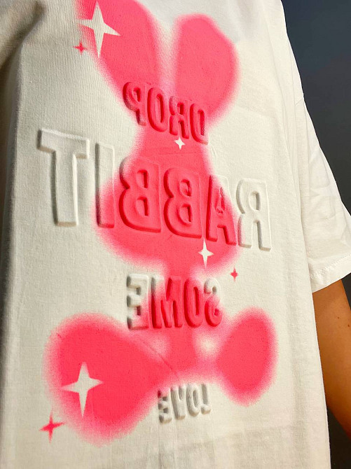 Футболка жіноча YIGOU 17 напис малюнок кролик RABBIT оверсайз подовжена one size, білий, one size Київ - фото 4