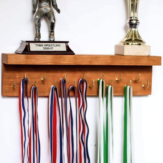 Полка для медалей 