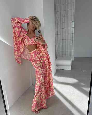 Жіночий легкий прогулянковий оверсайз костюм трійка: сорочка топ і штани софт Одеса