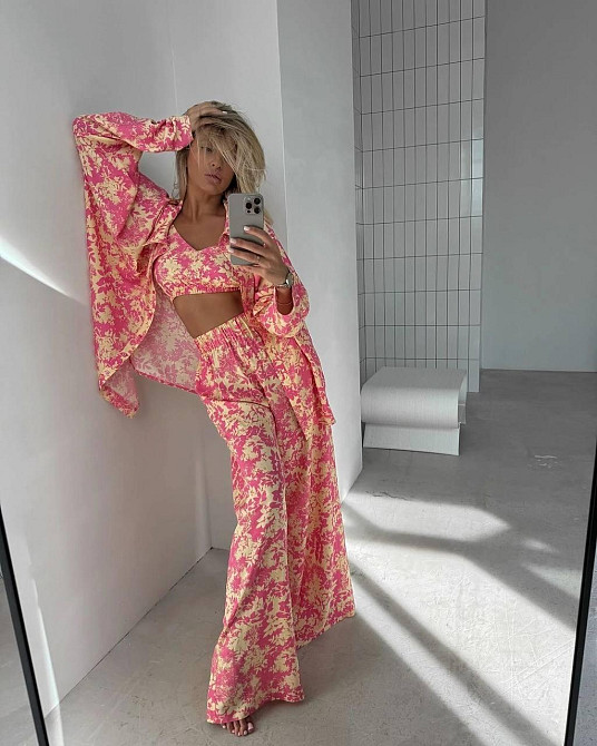 Жіночий легкий прогулянковий оверсайз костюм трійка: сорочка топ і штани софт Одеса - фото 6