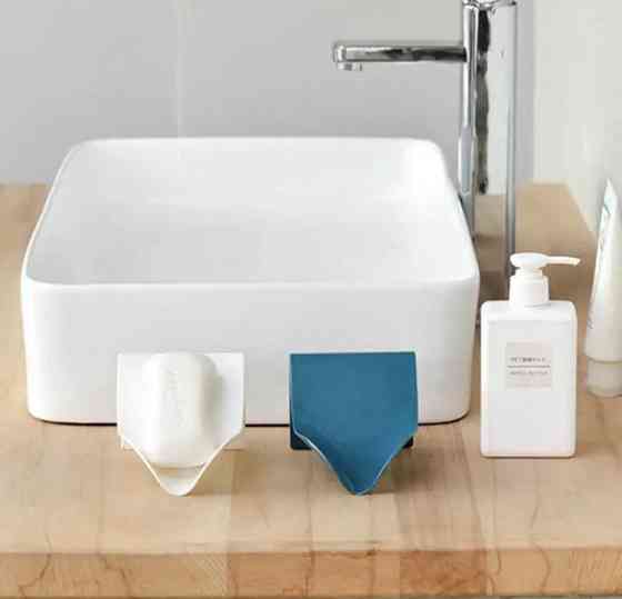 Мыльница для ванной на присоске, мыльница со сливом для воды, синяя, размер 9*11 см Киев