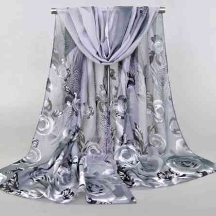 Женский шарф с рисунком роз 140 на 48 см серый Киев