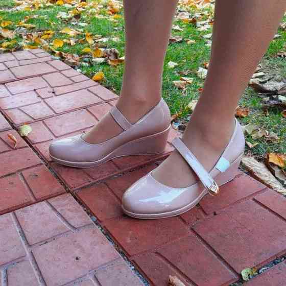 -Жіночі Туфлі на Танкетці Бежеві на Платформі Лакові Шкіряні (розміри: 37,39,40,41,42) — 6-13 Дніпро