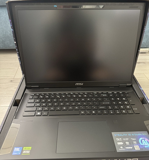 Ноутбук MSI Stealth 18 AI Studio A1VHG-008US Киев - изображение 1