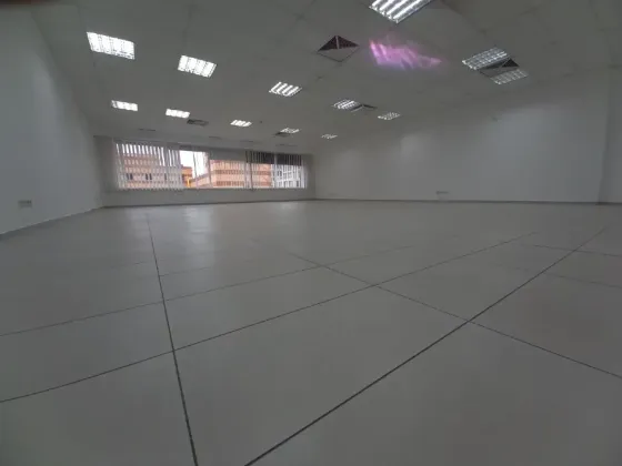 Офіс з гарним ремонтом, 6 поверх Самий центр міста (вул Шевченка) Зручне планування, просторі кімнати (див. план) Дніпро