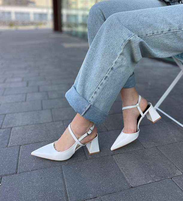 VIKA Стильні жіночі босоніжки літні з закритим носком, на підборах VIKA HD07-12 еко-шкіра білі Коломия - фото 8