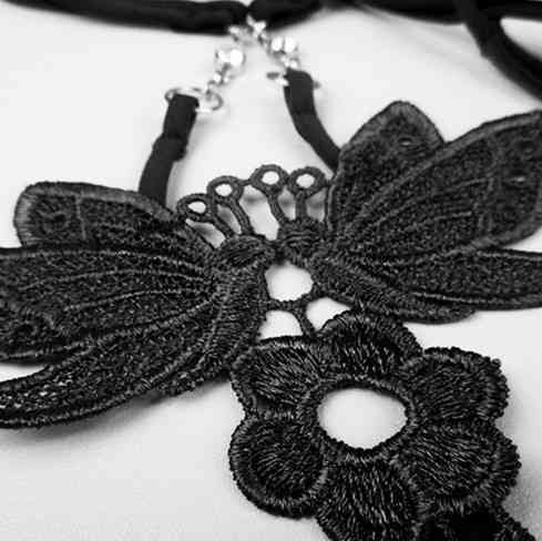 Трусики з розрізом, квіточками, метеликами чорні - розмір універсальний (на резинці), 15% нейлон, 85% поліестер Київ