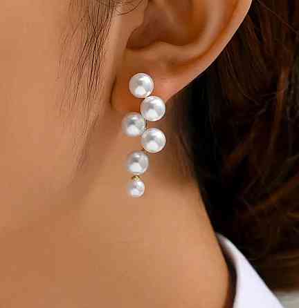 Сережки з перлинами гвоздики 39 на 14 мм білий Київ