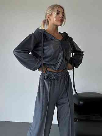 Женский прогулочный плюшевый костюм тройка: кофта топ и штаны велюр-плюш Графит, 42/44 Одесса