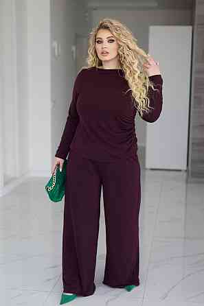 Женский базовый костюм с широкими штанами 