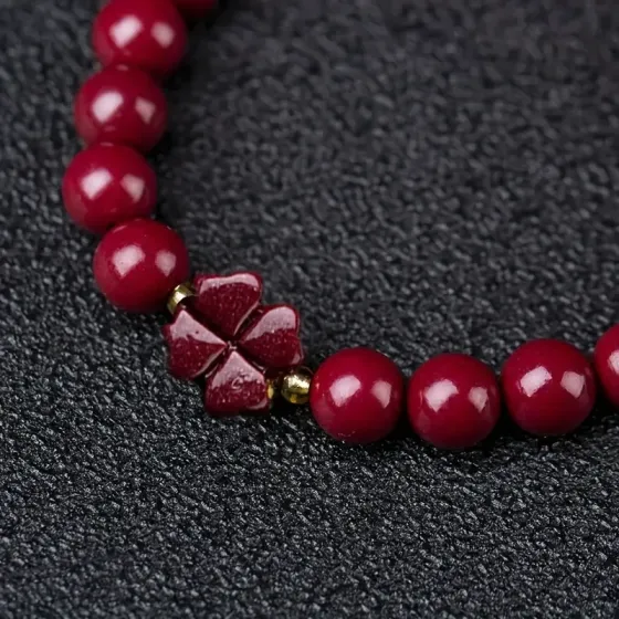 Натуральный киноварный браслет с четырехлистником – талисман удачи и защиты. 6 мм. Киев