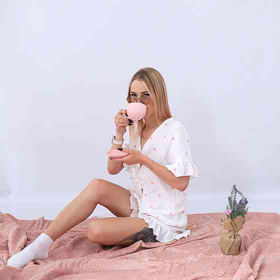 Муслінова жіноча піжама шорти+сорочка біла в рожеві сердечка з рюшами Кам'янець-Подільський