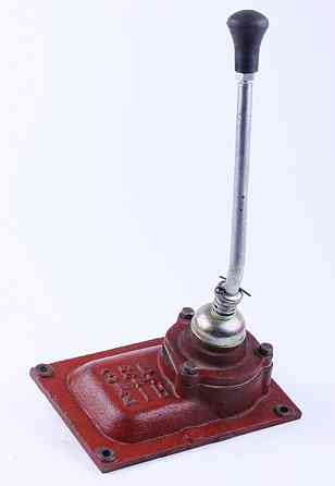 Важіль перемикання передач у зборі з кришкою корпусу для трактора Хинтай 120/220 Мукачево